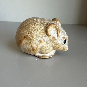 Vintage Pigeon Forge Pottery Speckled brown mouse about 3" , cute as a button